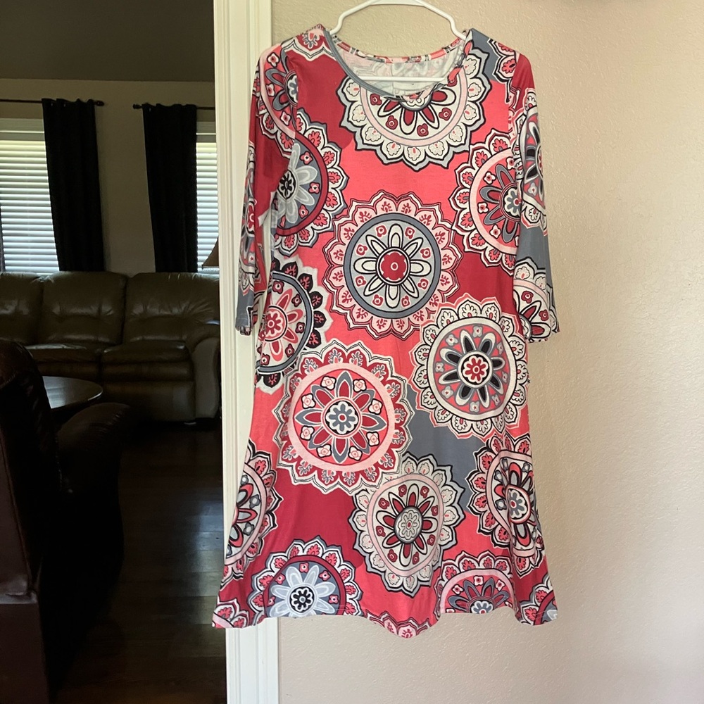 10/$13 Coral and Gray Floral Medallion Swing Dress pockets M